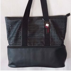 No Boundaries Zip Bottom Beach Tote Handbag